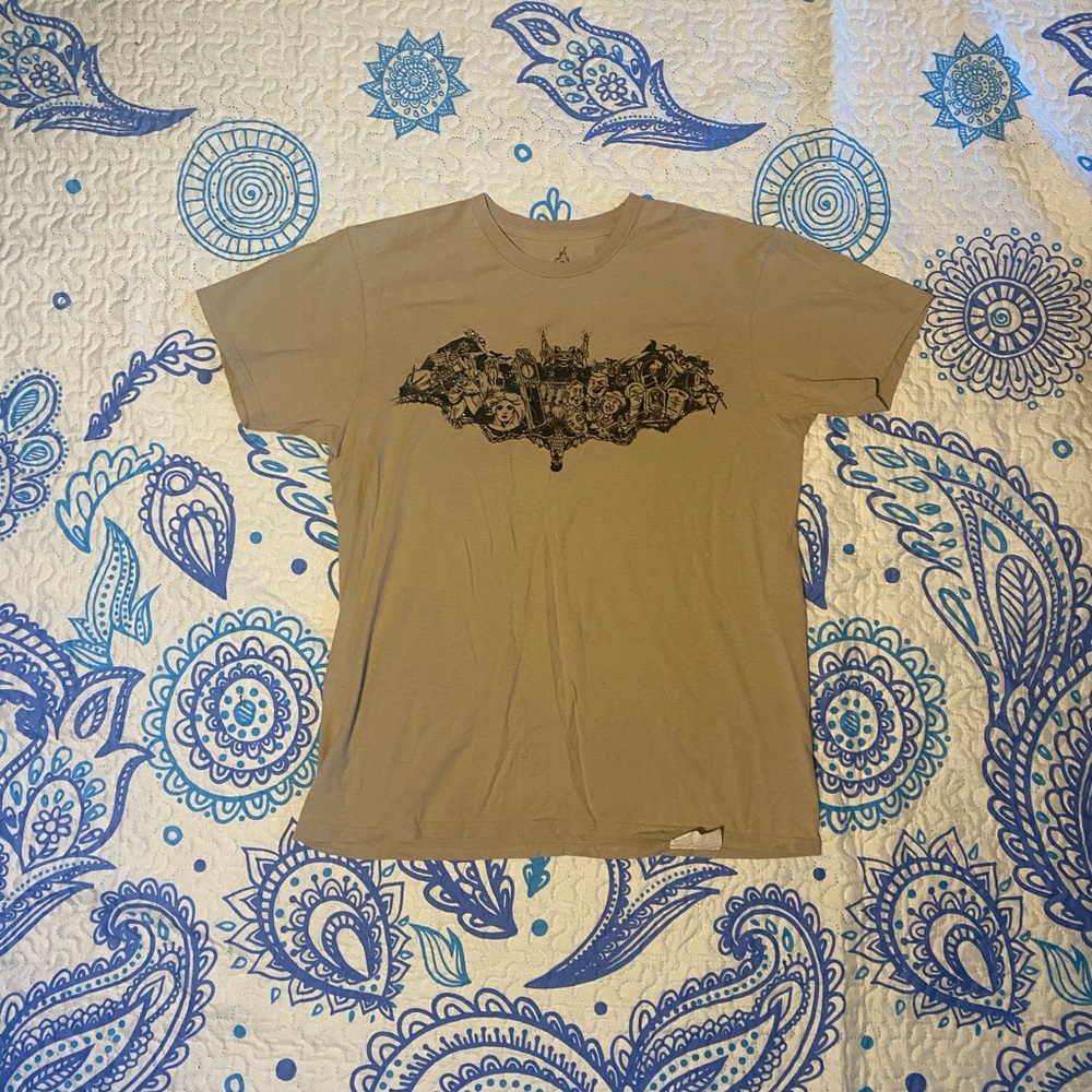 DISNEY Hanes Bat Graphic Tee - Size M